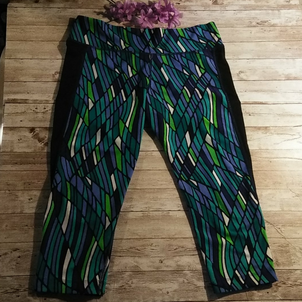 Nike leggings cropped leggings.  size medium.